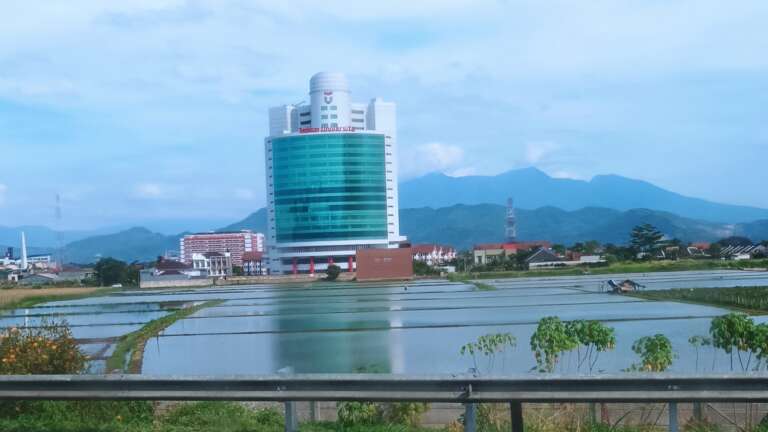 alfa saputra gedung 20lantai telkom university