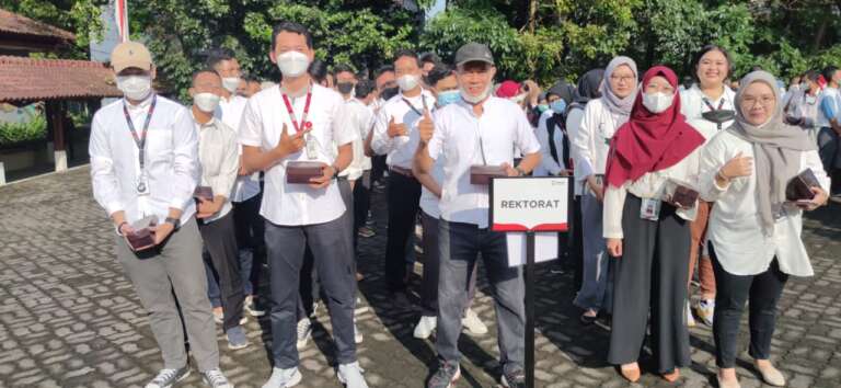 Upacara 17 Agustus 2022 PuTI TelU 8