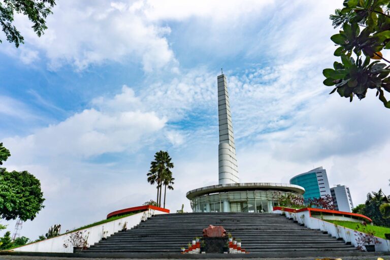 tampak depan gedung bandung techno park telkom university 1