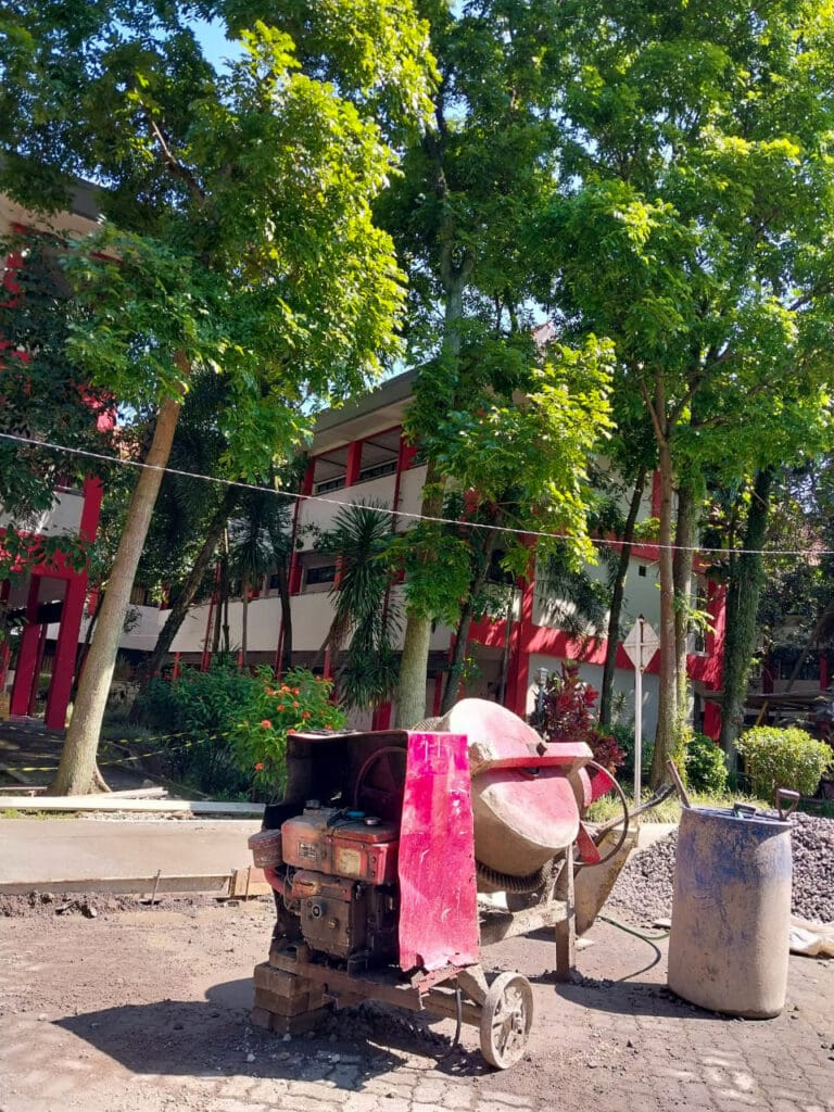 Pengecoran Trotoar Di Telkom