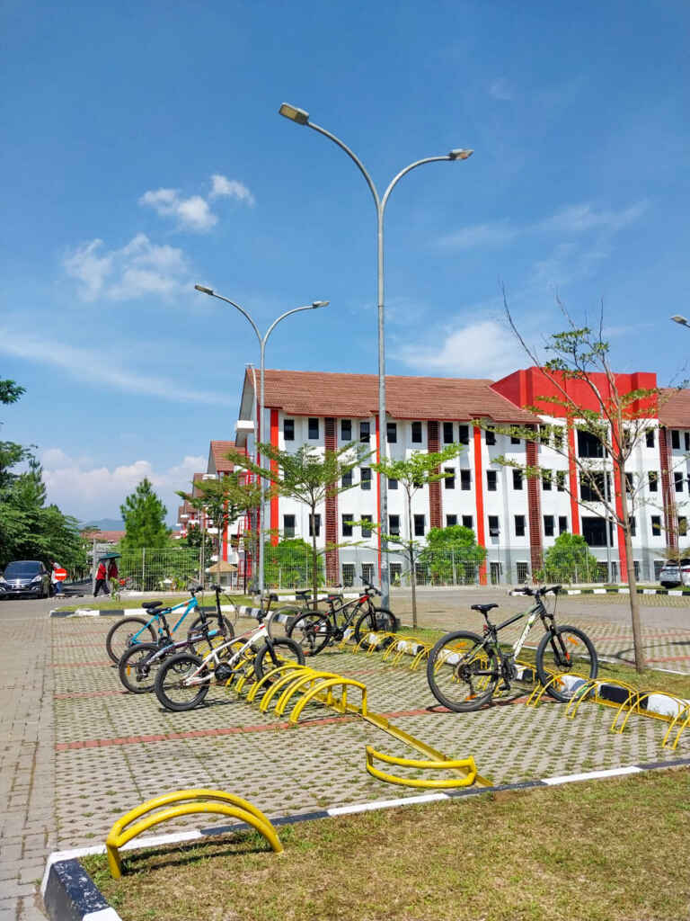 Parkiran Sepeda Di TULT
