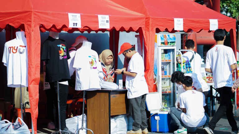 Bazzar Baju Ultah 33th Telkom University Di Telú Fun Day