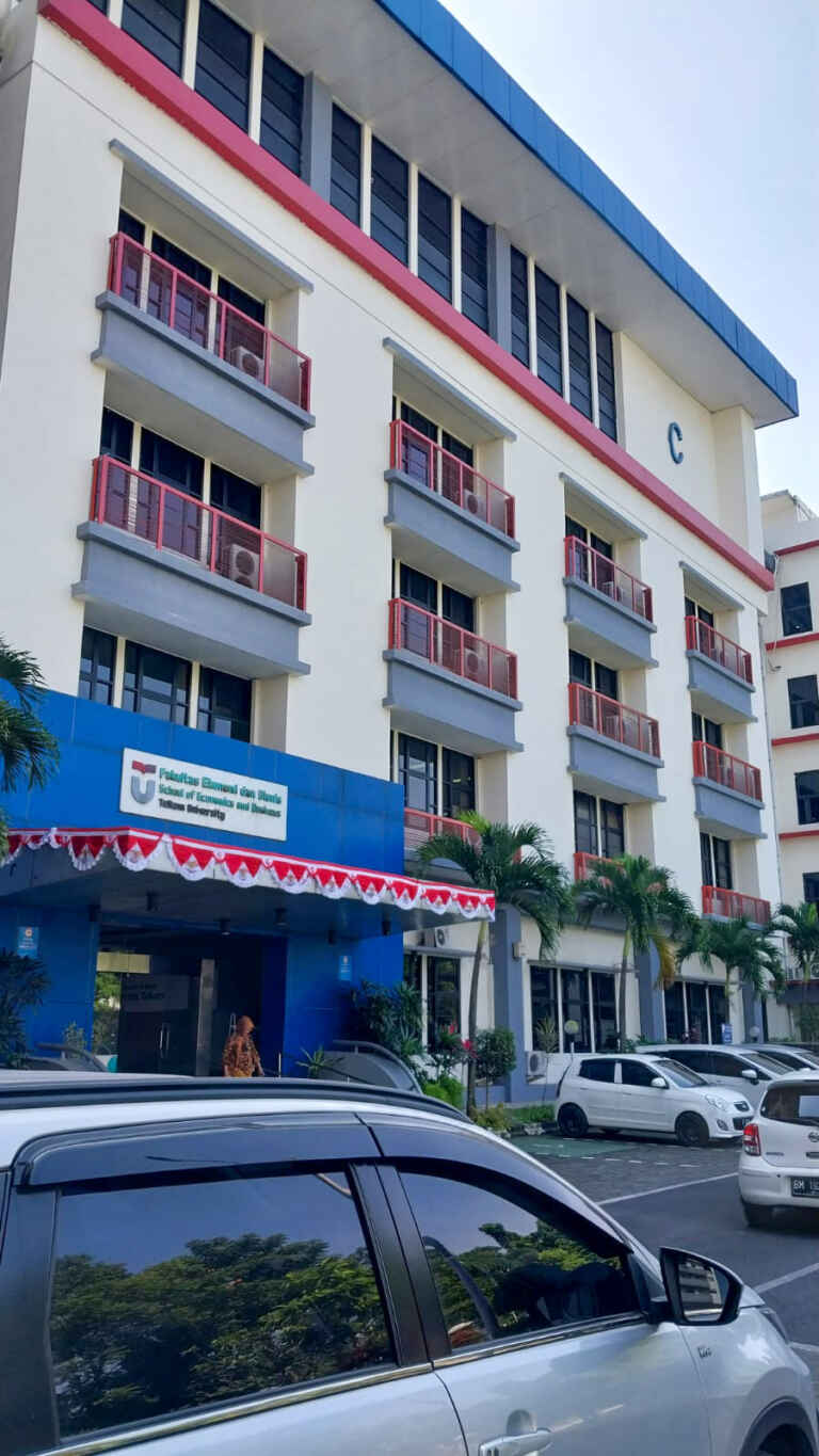 Gedung Fakultas Ekonomi & Bisnis