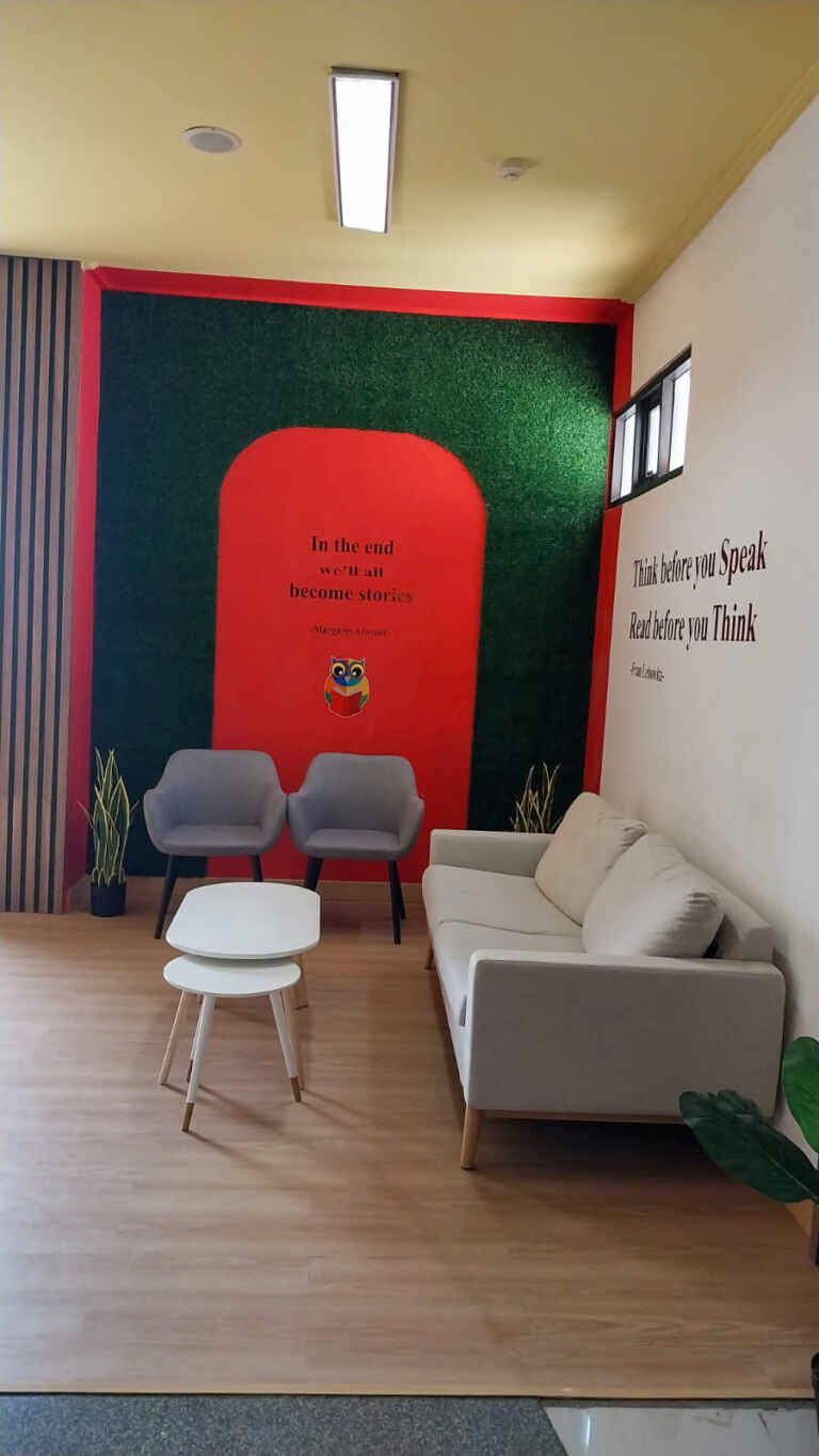 Kursi Open Library Telkom Tampak Depan