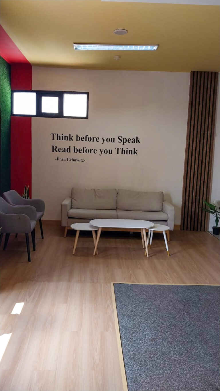 Kursi Open Library Telkom Tampak Samping Kiri