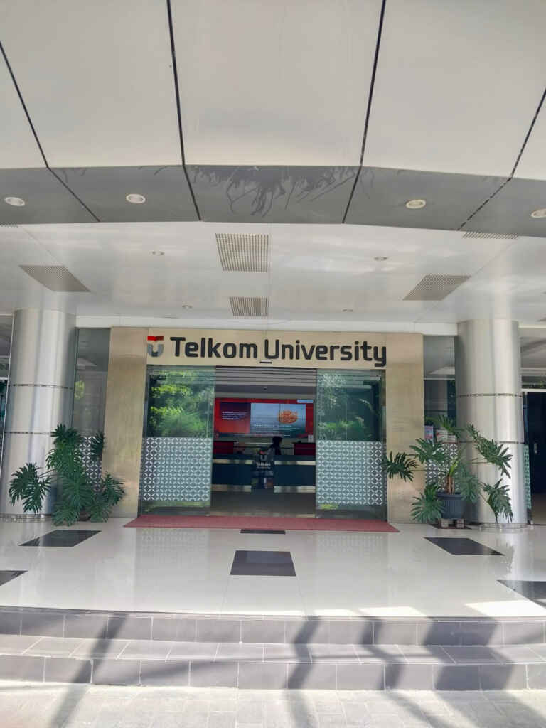 Lobby Gedung Rektorat Telkom University