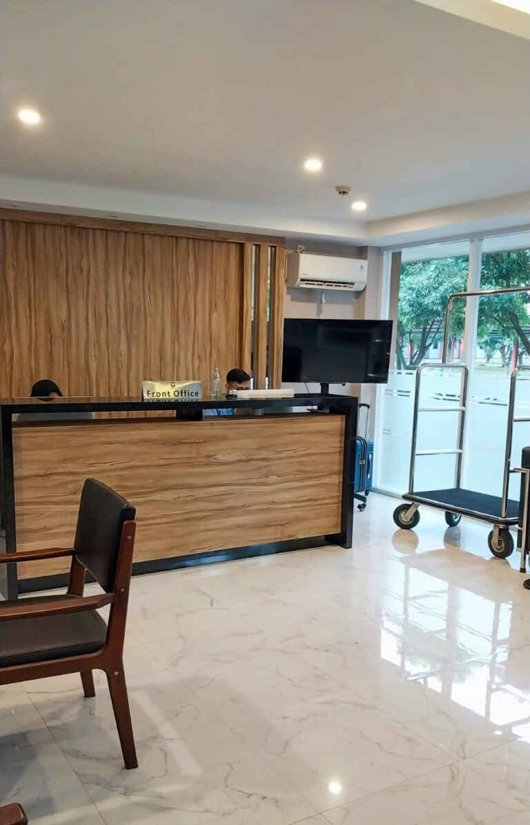 Lobby Hotel LIngi tampak Kiri Telkom University