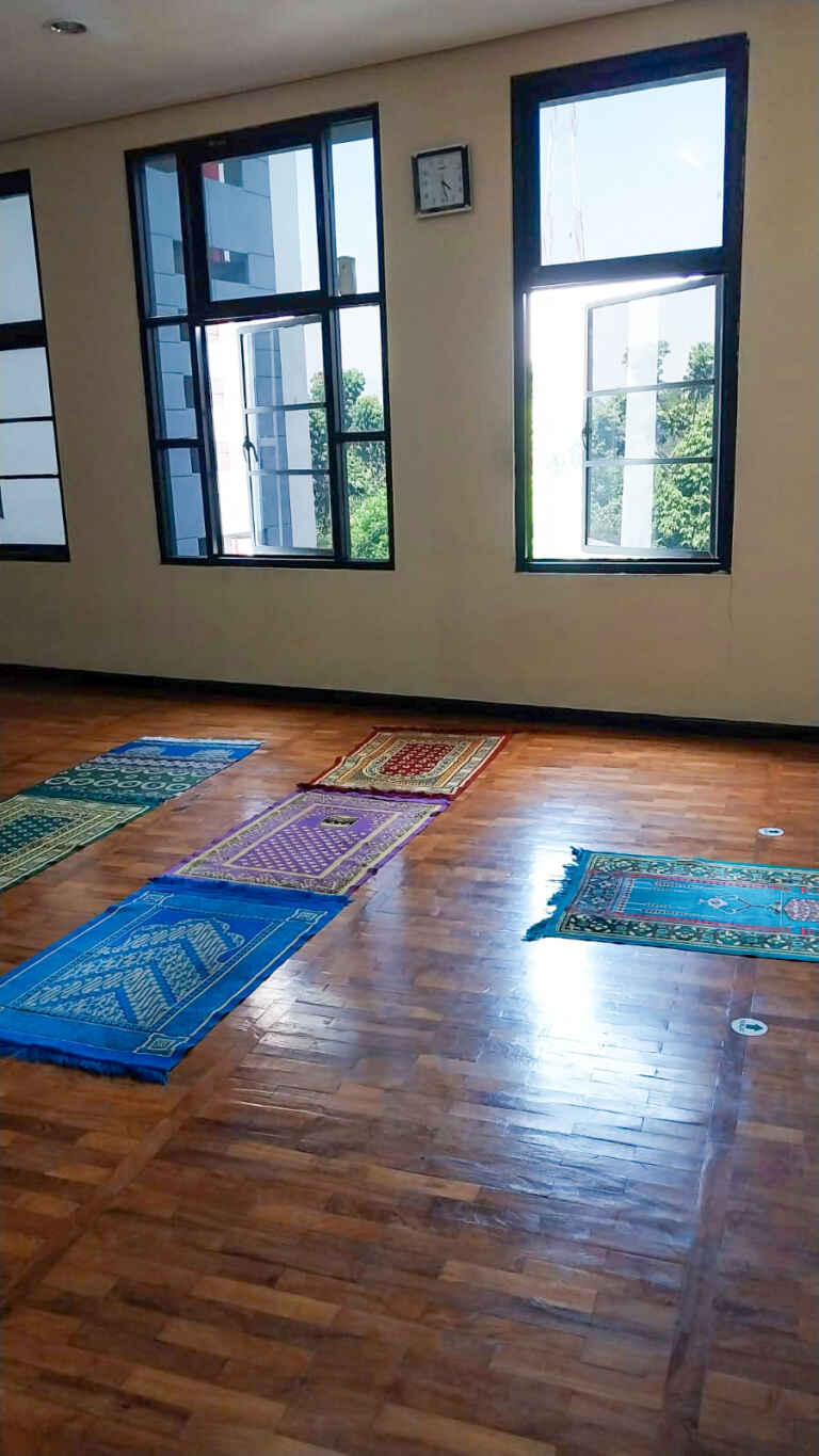 Mushola pria Tampak samping