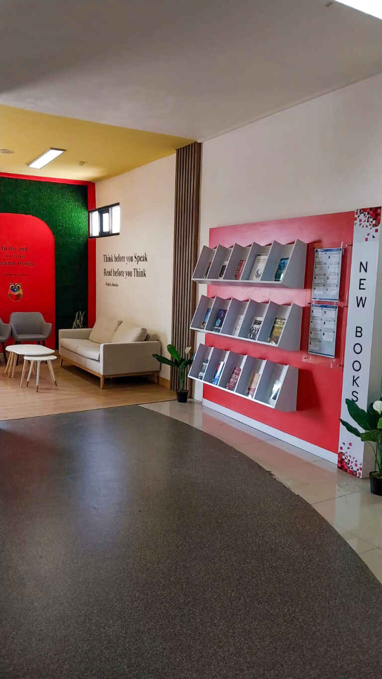 Rak Buku Baru Di Open Library Telkom Tampak Samping Kanan