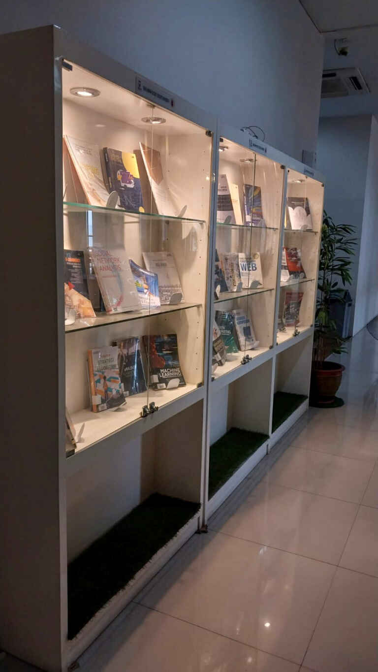 Rak Buku Tampak Kiri