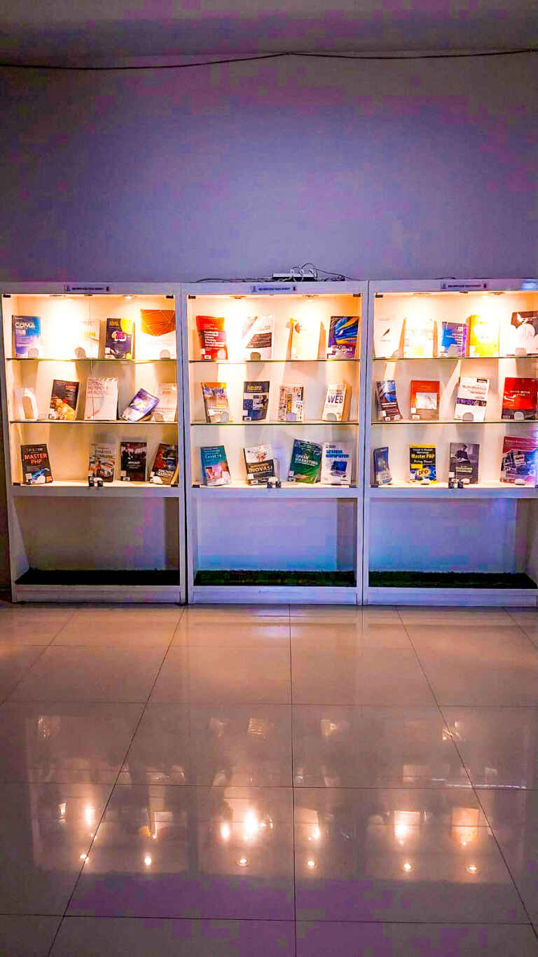 Rak Lemari Buku Perpustakaan Telkom University