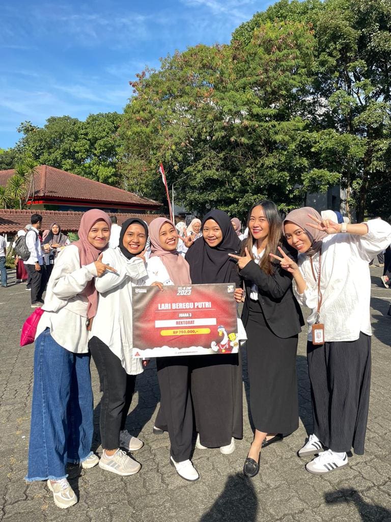 Rektorat Juara 3 Lari Beregu Putri