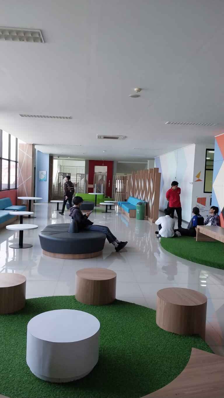 Student Luonge Tampak Samping