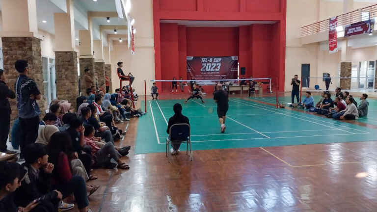 TelÚ Cup Bulu Tangkis Rektorat VS FIF