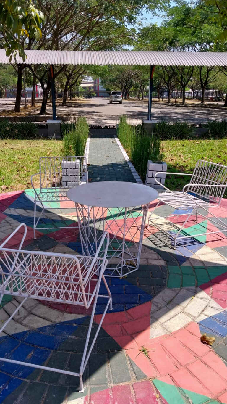 Tempat Duduk Tampak Belakang