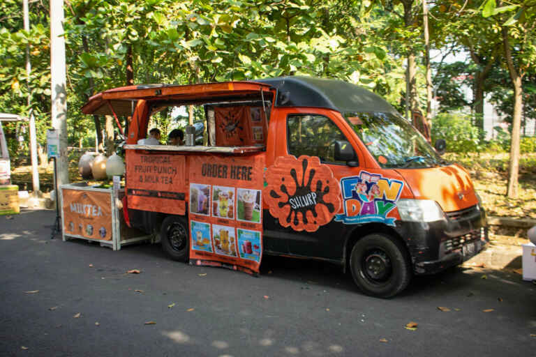 Tropical Fruit Punch Dan Milk Tea