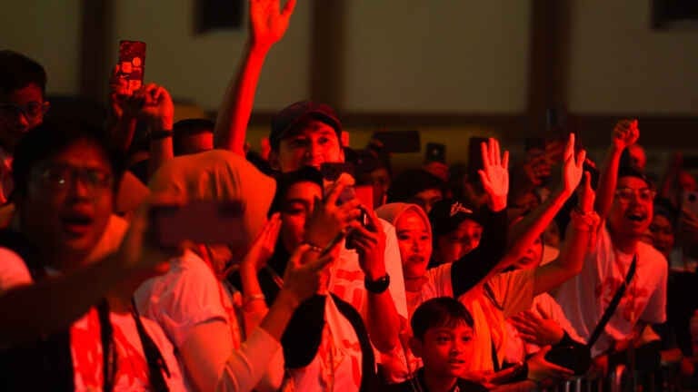 penonton Kponser Band Gigi