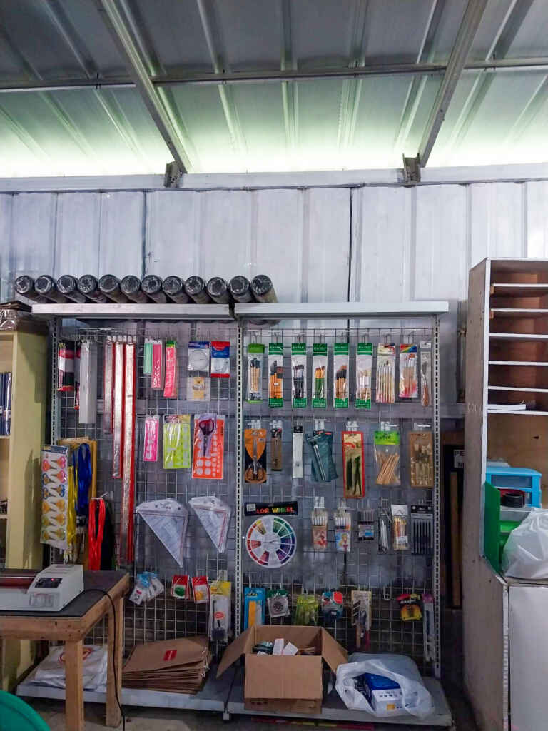 Etalase DI Waprint Asrama Telkom