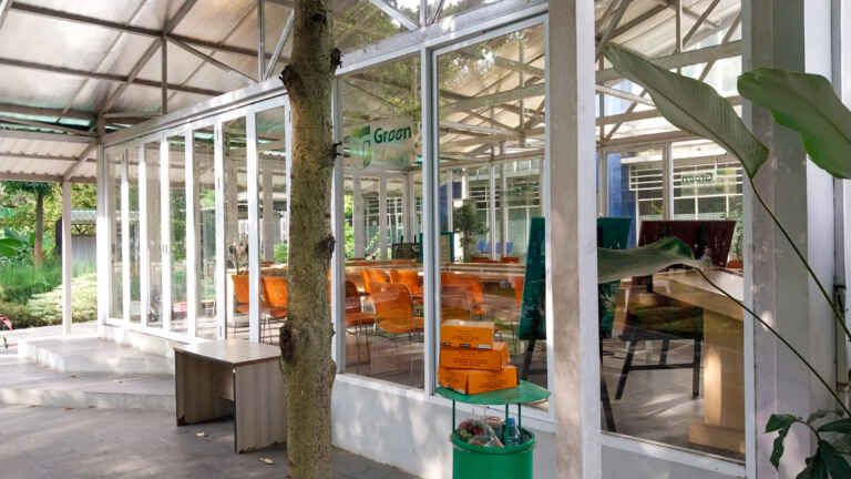 Green Lounge TAmpak Samping