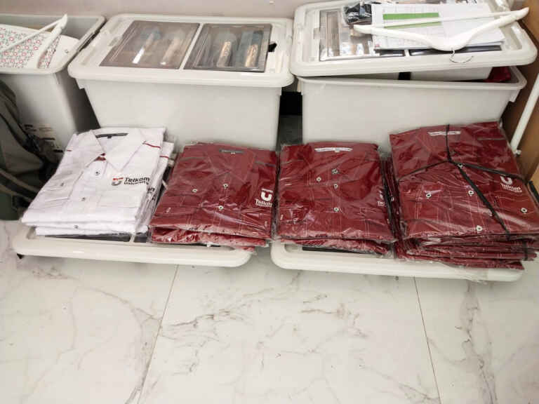 Kemeja Telkom Di TelÜ Store