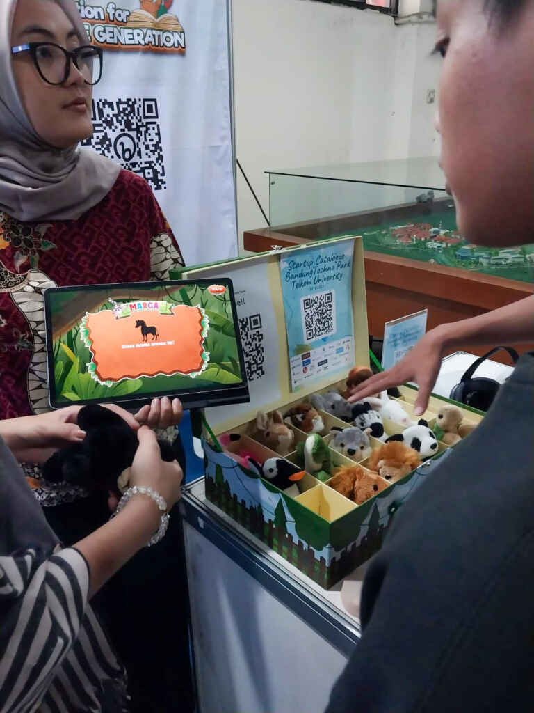 Marga Pengenalan Hewan Di Pameran GSG TElkom (2)