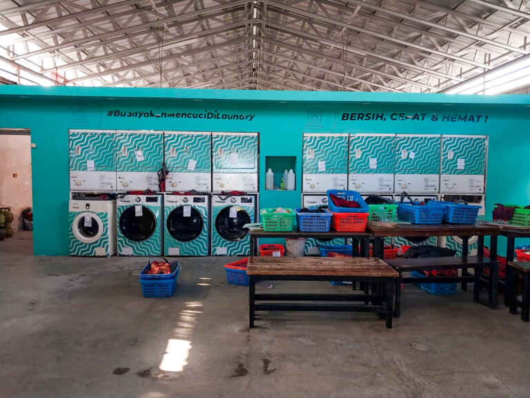 Mesin Cuci Laundry Tampak Tengah