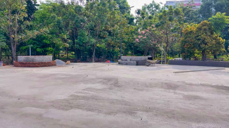 Pembikinan Taman Di Danau Galau