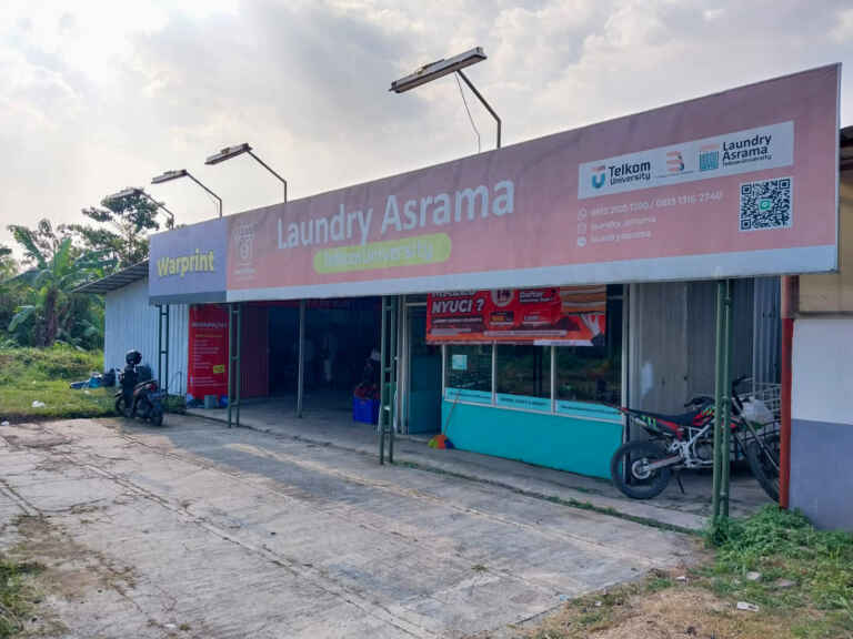 Spanduk Laundry Asrama Tampak Kanan