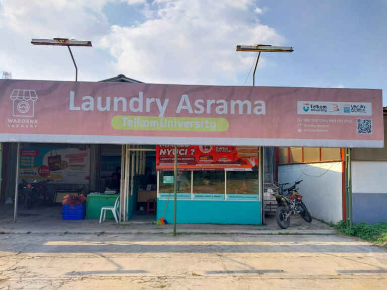 Spanduk Laundry Asrama Tampak KananTengah