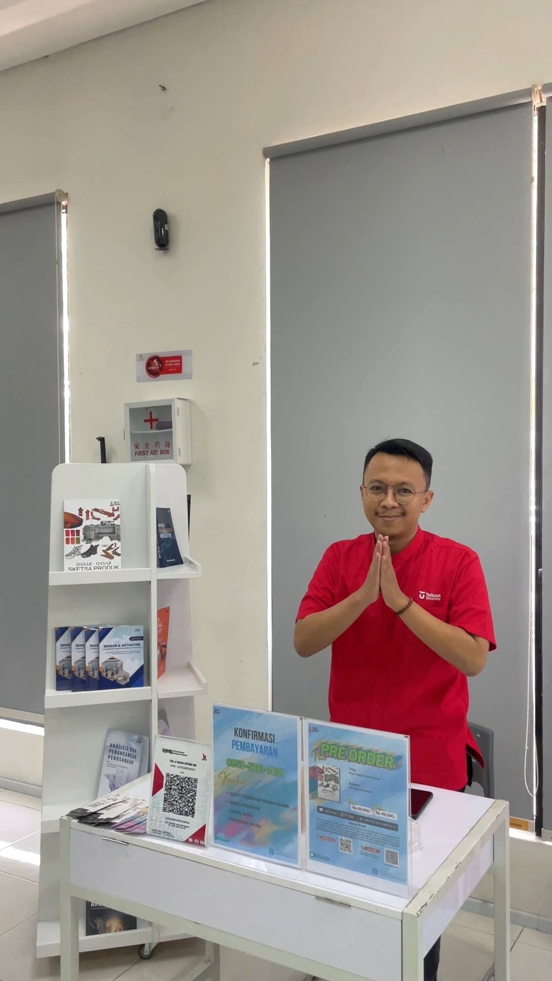 1718489848 Halo TelUtizen Kali ini Tel U Press sedang ada diacara bedah