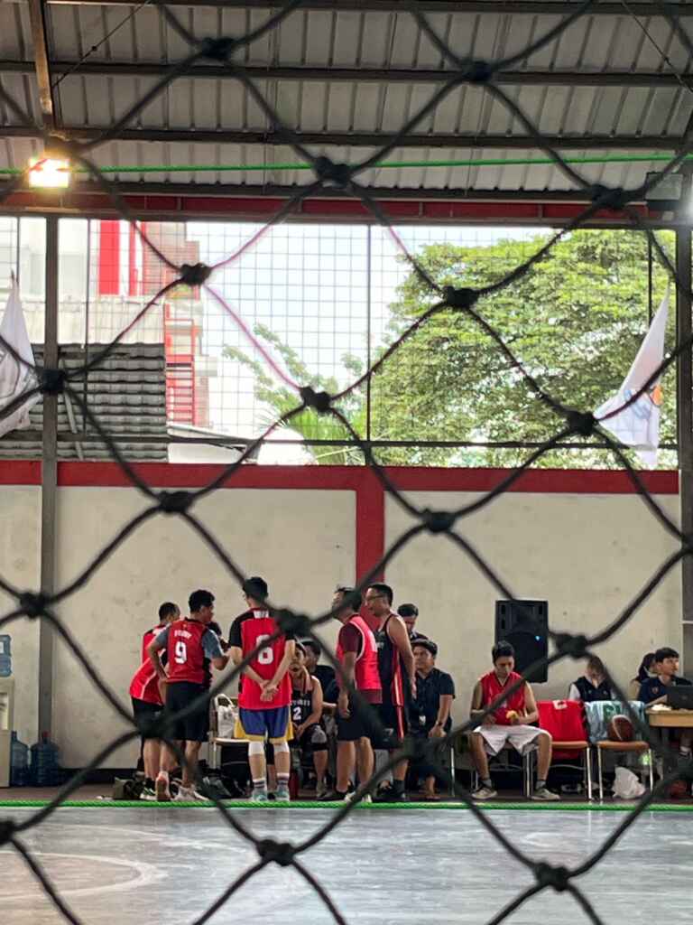 Fasilitan Lapangan Olah Raga Basket Telkom University 8