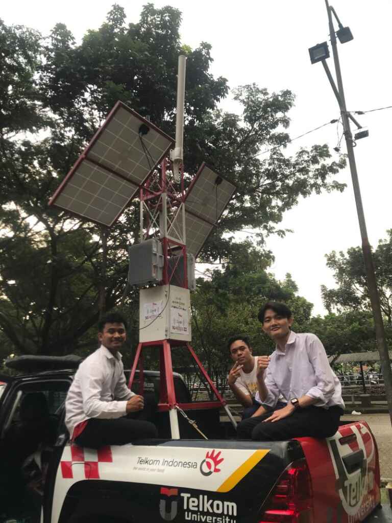 Mobile Cognitive Radio Base Station MCRBS PUI PT AICOMS Telkom University and Professor Khoirul Anwar