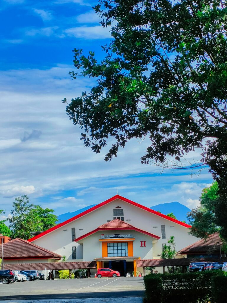 gedung H scaled