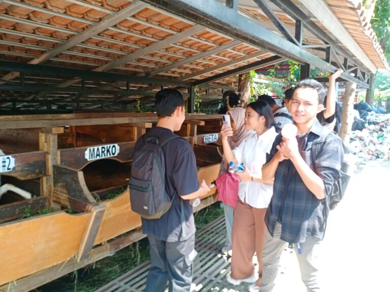 mahasiswa Teknik Biomedis 2024 berkunjung ke fasilitas pengolahan sampah di TelU