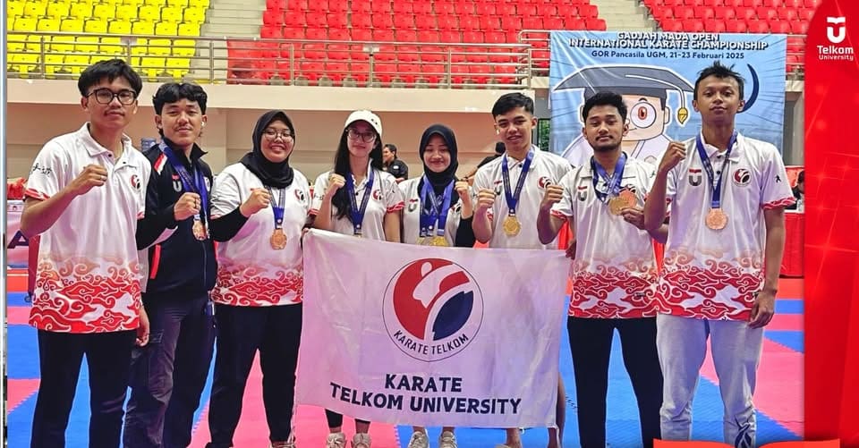 UKM Karate Telkom University Raih Prestasi di Gadjah Mada Open International Kar