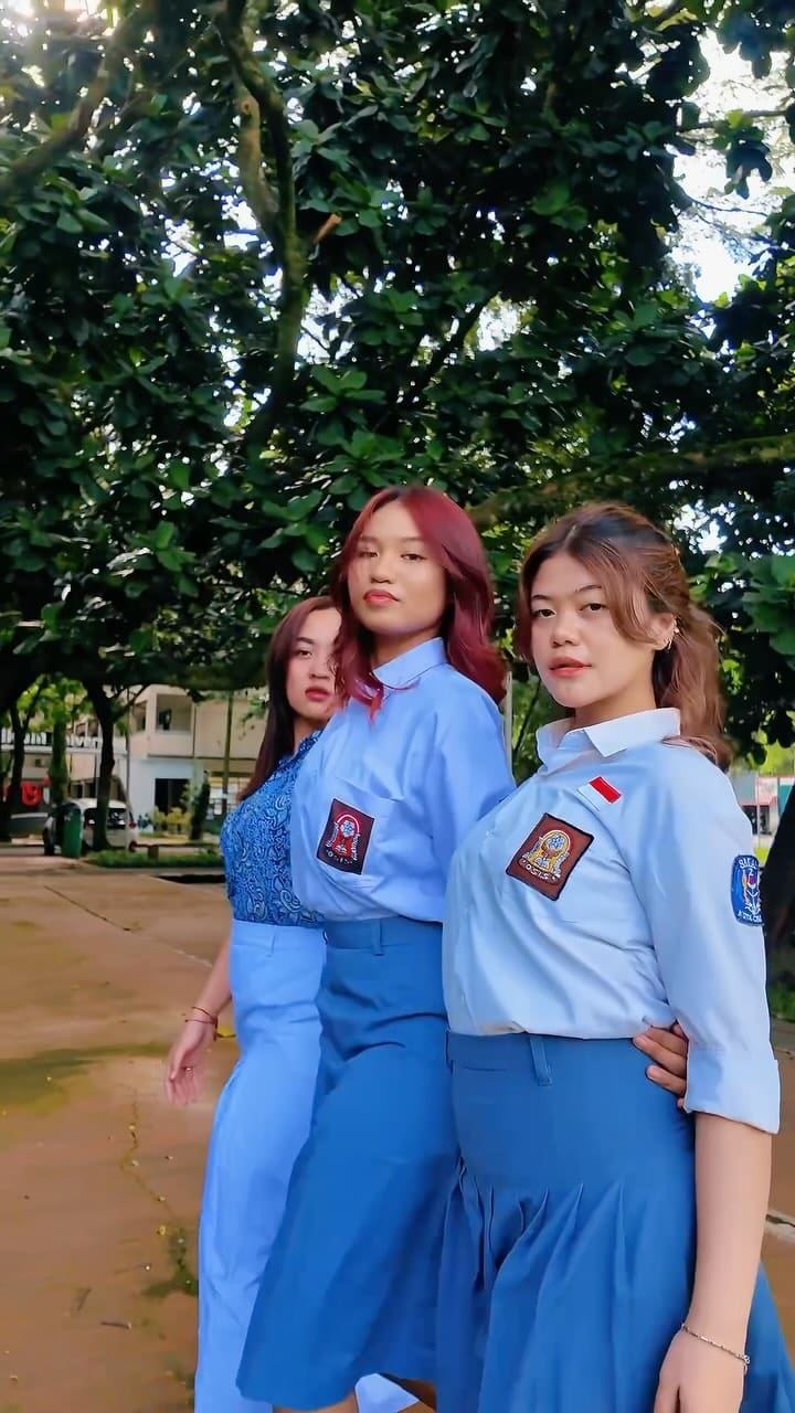 Angkat kepalamu, tegakkan badanmu, mantabkan hatimu, dan LAHIRKAN KEMBALI SEMANG