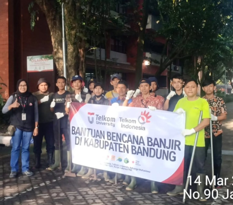 Pembersihan Sampah dan Pengerukan lumpur di Jembatan sungai Cigede perbatasan Antara Desa Bojongsoang dan Desa Citereup
