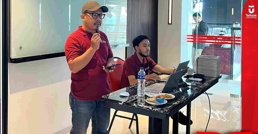 Dosen Universitas Telkom Tingkatkan Profesionalitas Blogger Bandung Lewat Pelati