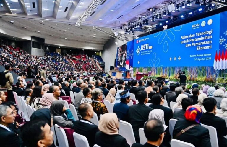 Telkom University menghadiri undangan kegiatan Konvensi Sains, Teknologi dan Industri (KSTI) Indonesia di Auditorium Utama SABUGA ITB 4