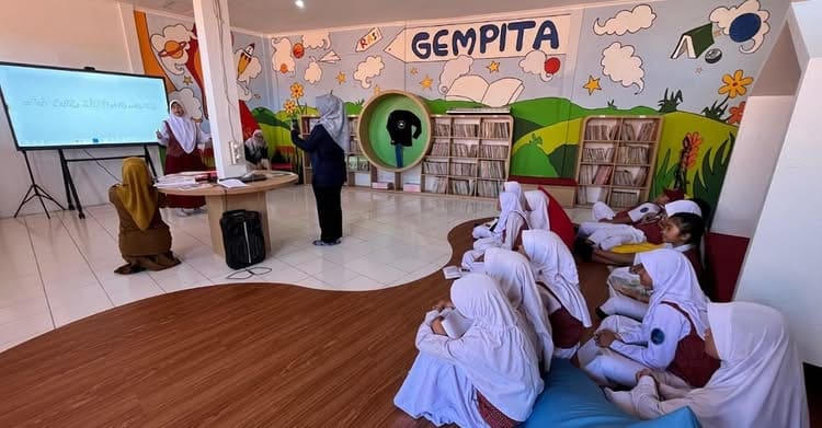 Tim Dosen Universitas Telkom, Hadirkan, 'Pojok Baca Rasi Gempita' di SDN Melong