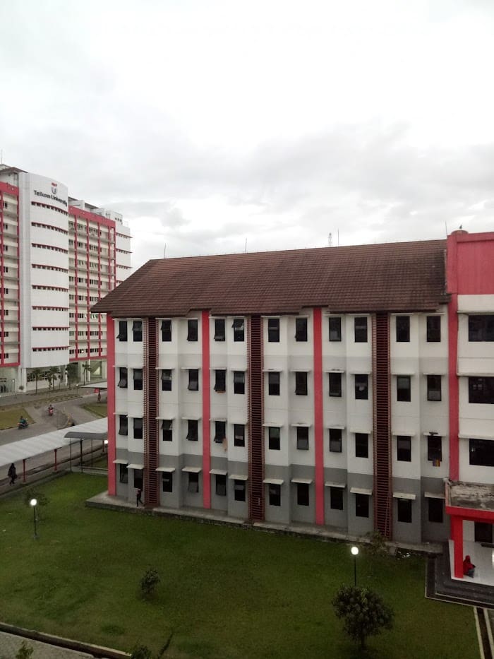 gedung asrama telkom university bandung